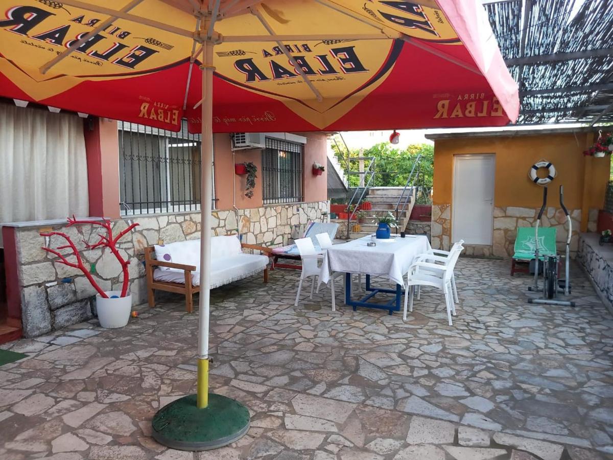 Vila Gjoka Himare Bagian luar foto